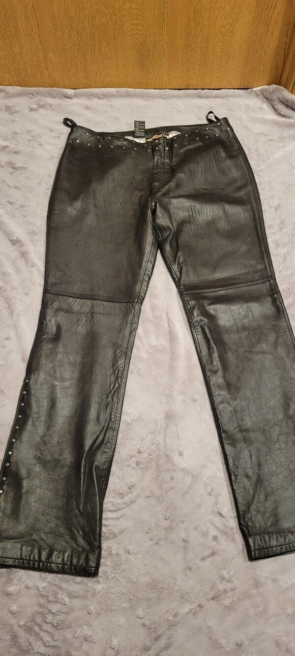 Harley Davidson Leather Motorcycle Pants Womens 14W/42 Black Studded Biker Moto